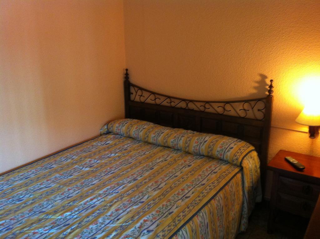 Hostal Paracuellos Paracuellos de Jarama Zimmer foto
